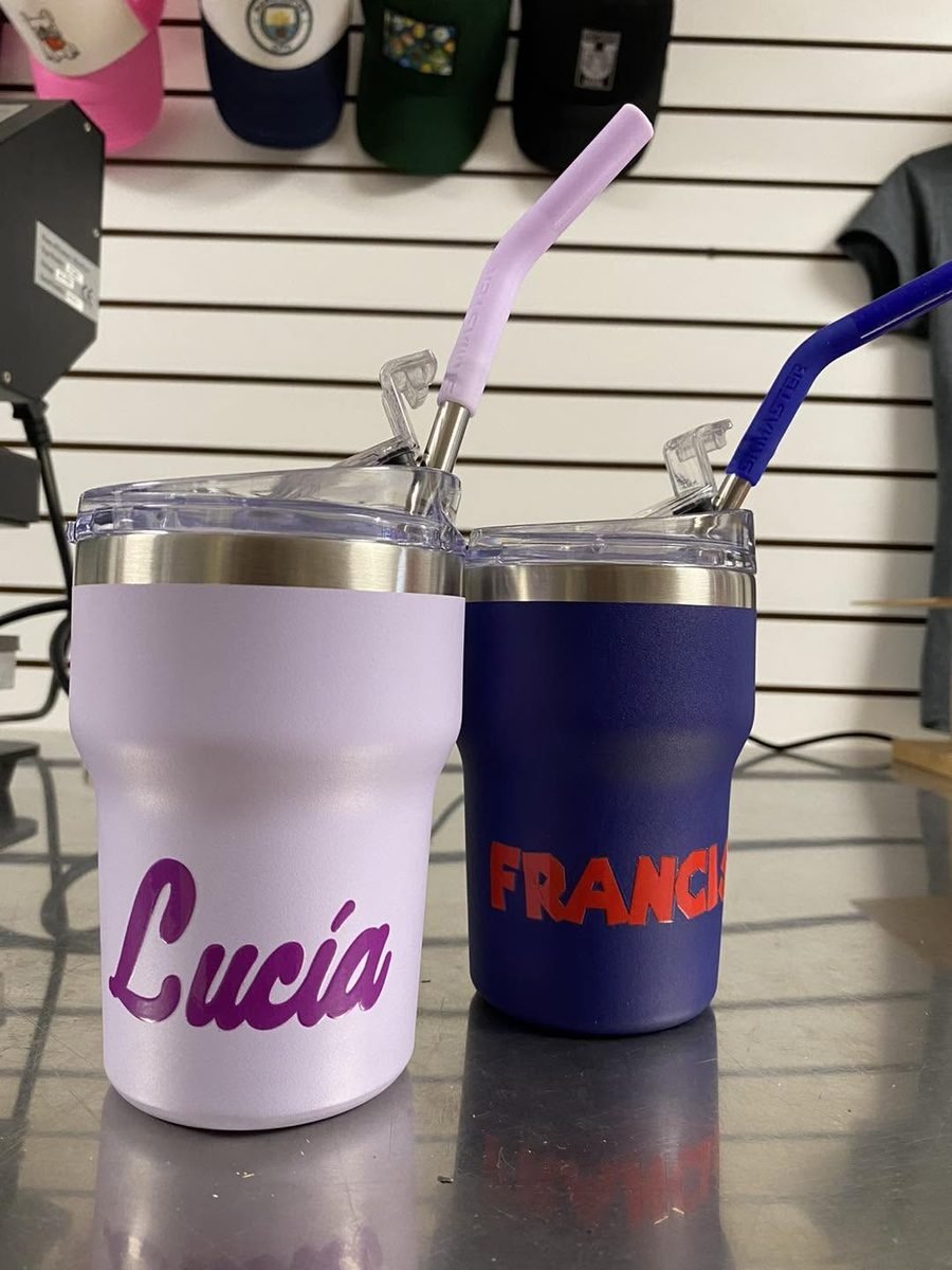 Gran variedad de vasos y termos